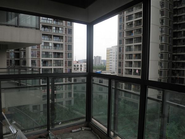 鋁合金門窗